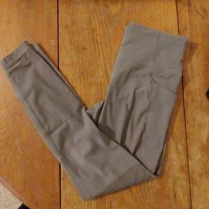 Athleta salutation stash pocket